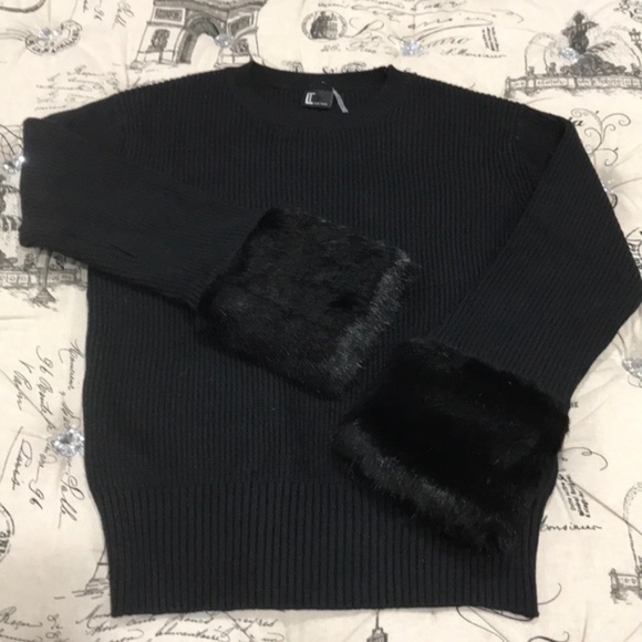 Love Token Knit Sweater with Faux Fur Cuffs - Picture 4 of 7